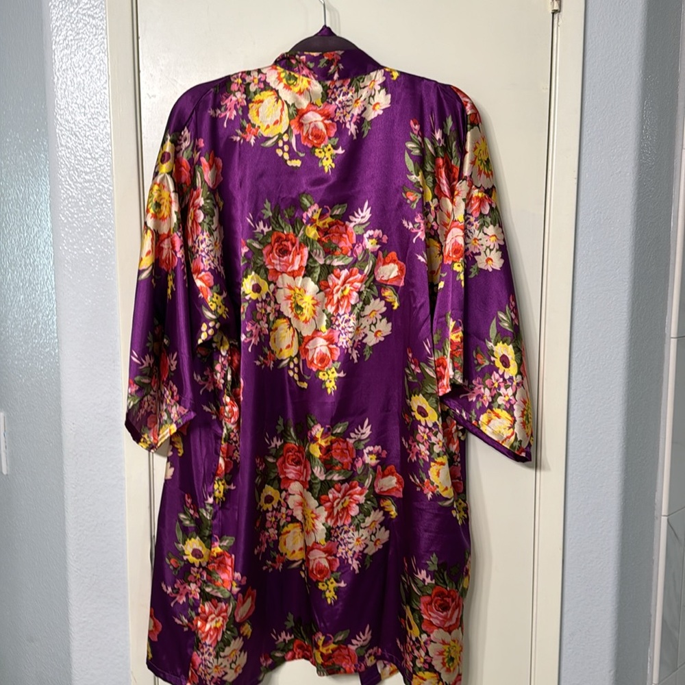 Robe - Picture 3 of 3